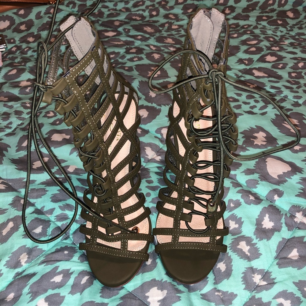 Super cute olive heels